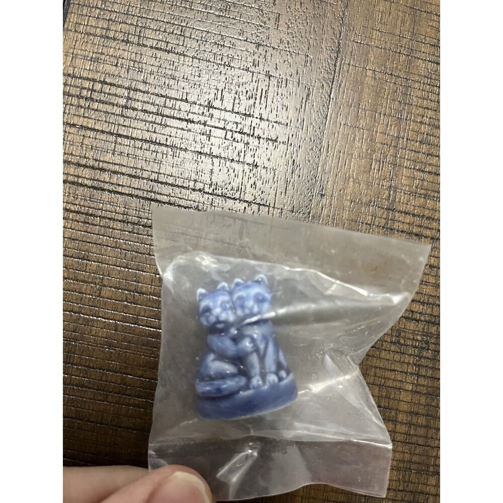 Hugging Cats Red Rose Tea Figurine Pet Shop Series Wade England in Sealed Bag